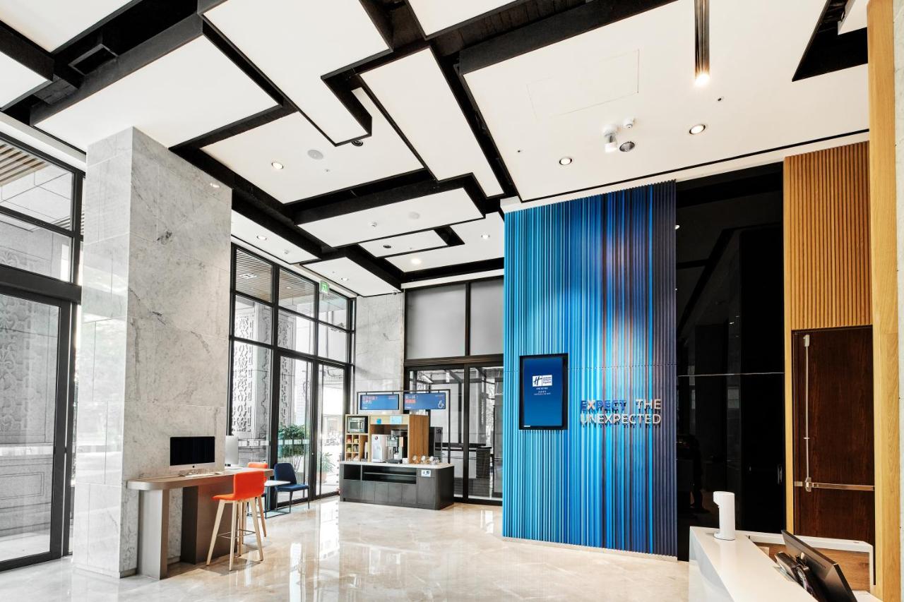 Holiday Inn Express Kaohsiung Love River By Ihg Exterior photo
