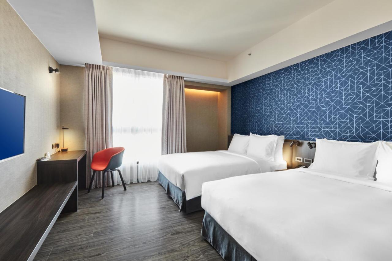 Holiday Inn Express Kaohsiung Love River By Ihg Exterior photo
