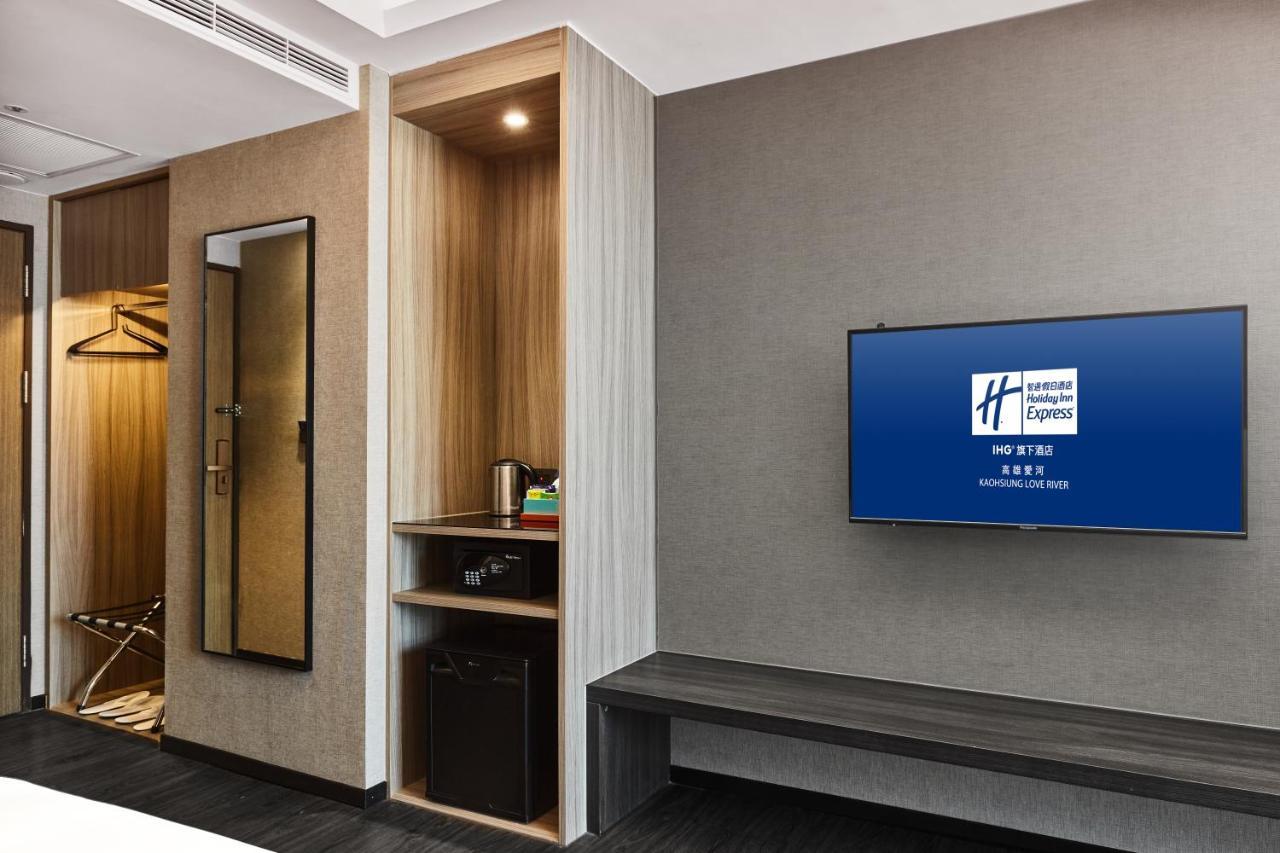 Holiday Inn Express Kaohsiung Love River By Ihg Exterior photo