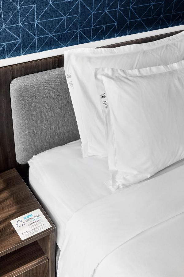 Holiday Inn Express Kaohsiung Love River By Ihg Exterior photo
