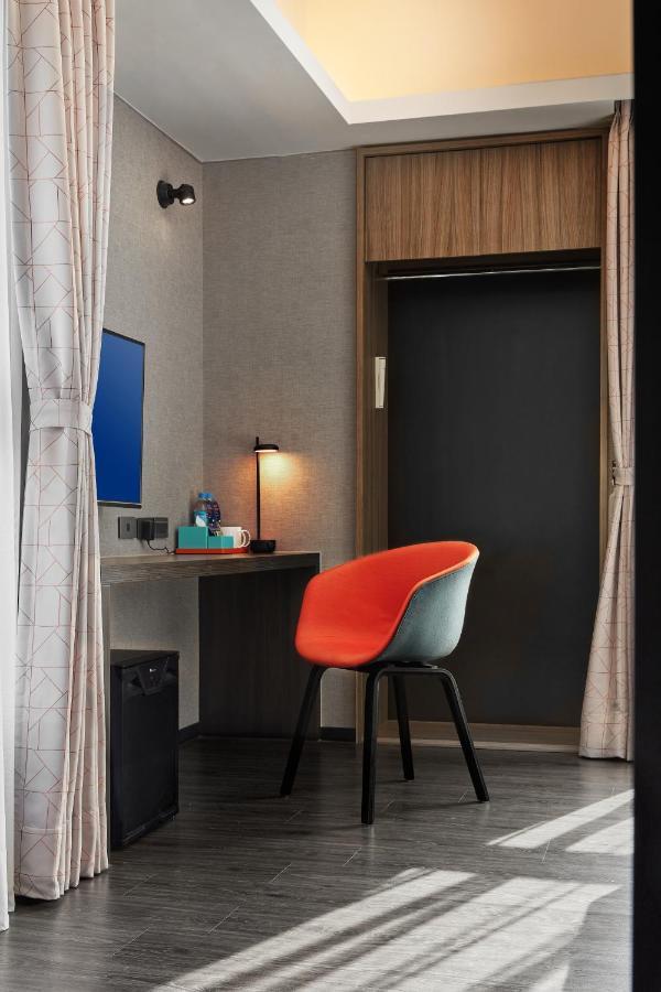 Holiday Inn Express Kaohsiung Love River By Ihg Exterior photo