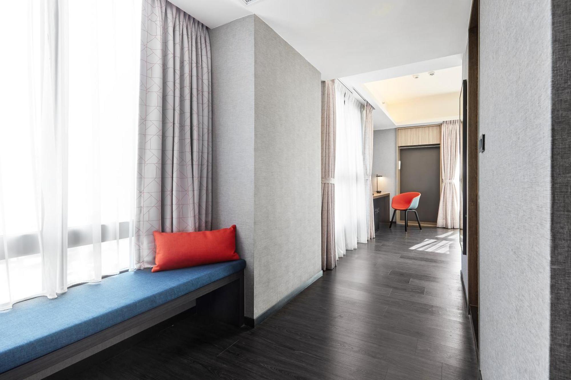 Holiday Inn Express Kaohsiung Love River By Ihg Exterior photo