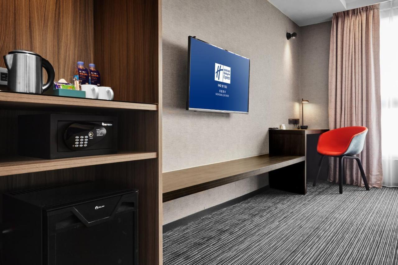 Holiday Inn Express Kaohsiung Love River By Ihg Exterior photo