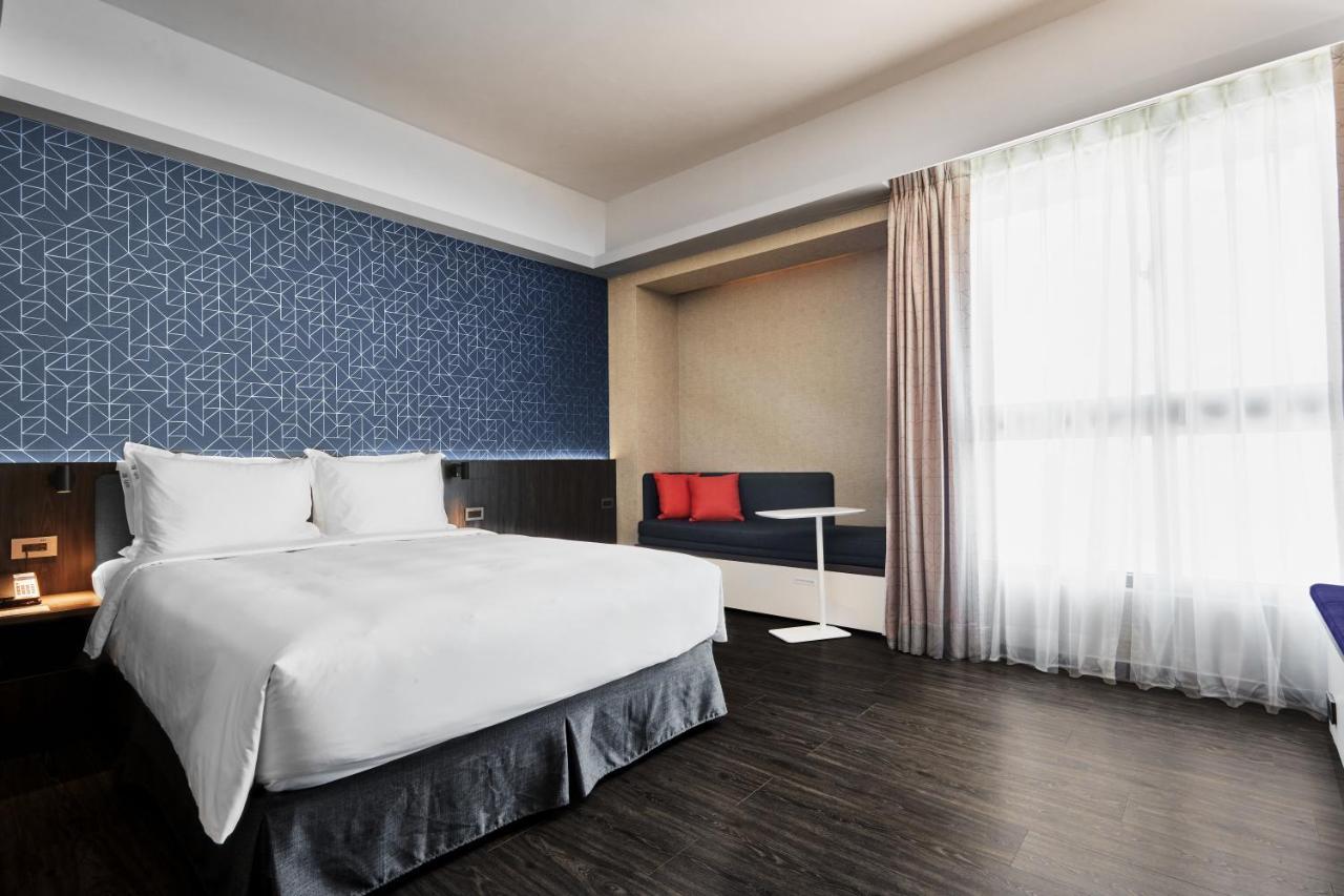 Holiday Inn Express Kaohsiung Love River By Ihg Exterior photo
