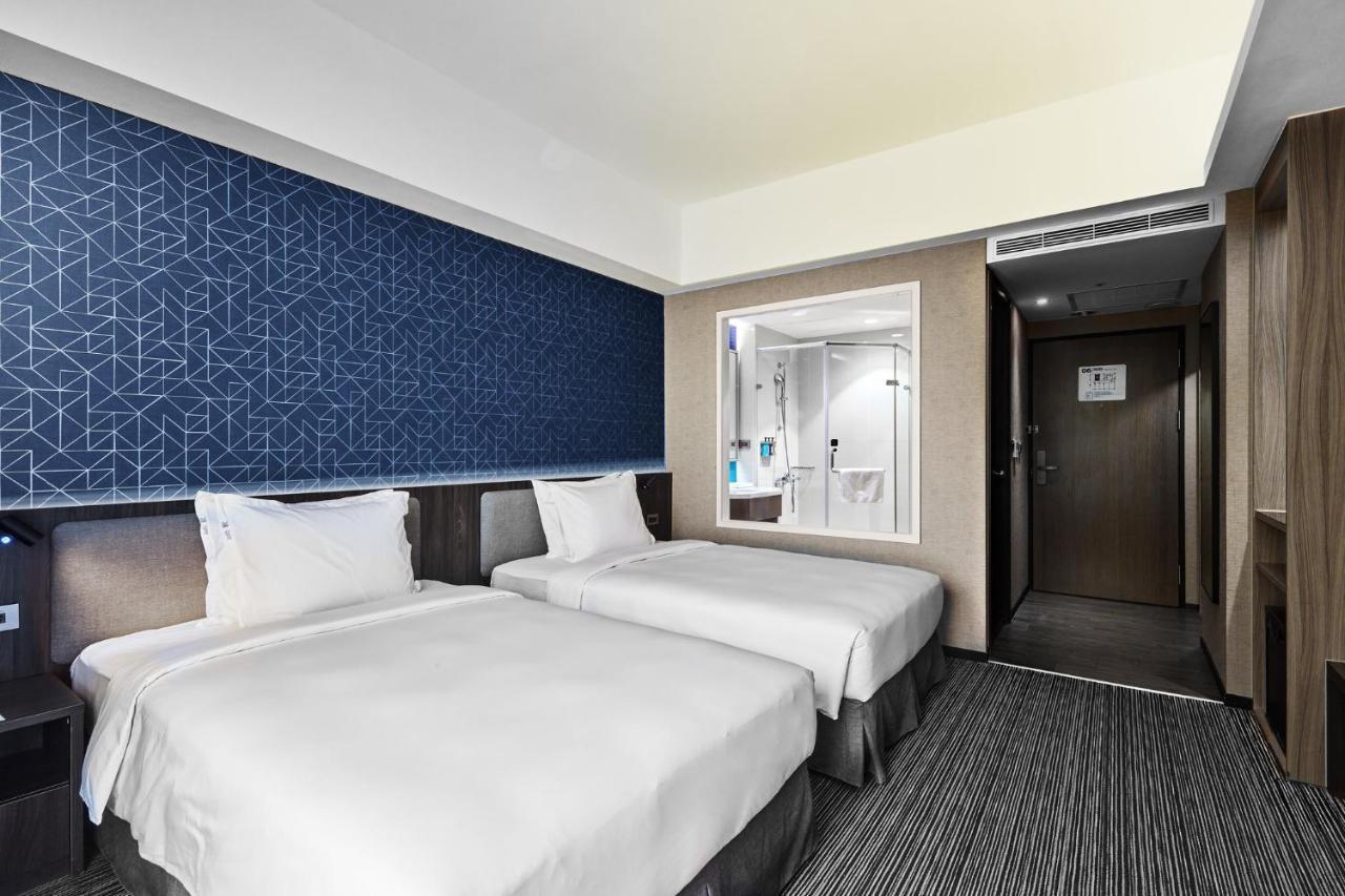 Holiday Inn Express Kaohsiung Love River By Ihg Exterior photo