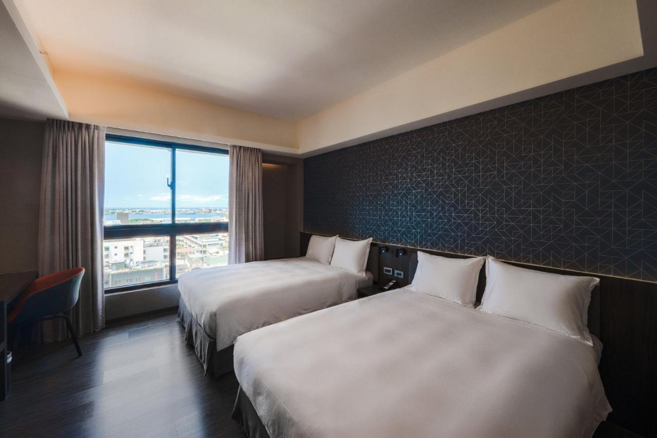Holiday Inn Express Kaohsiung Love River By Ihg Exterior photo