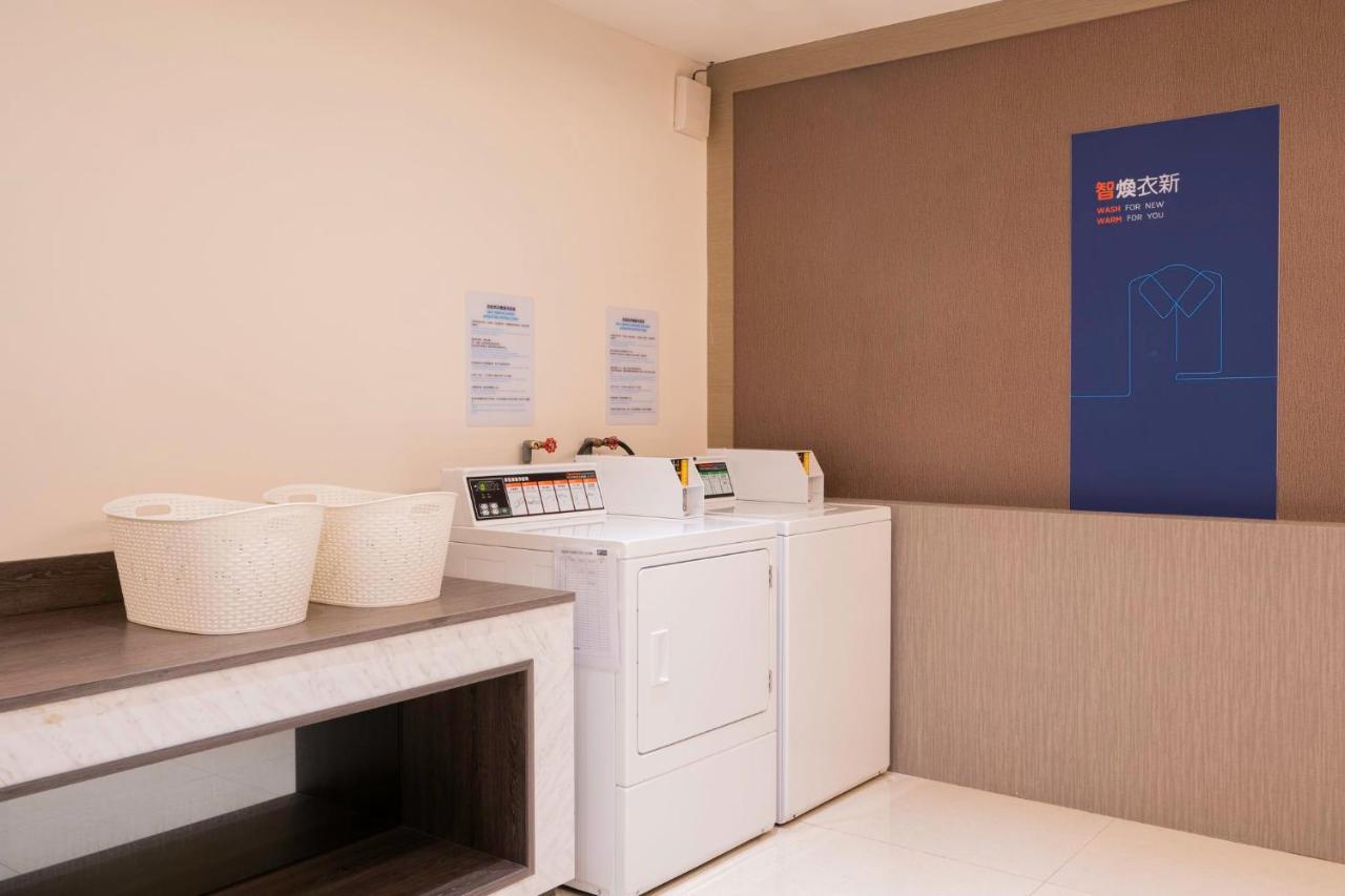 Holiday Inn Express Kaohsiung Love River By Ihg Exterior photo