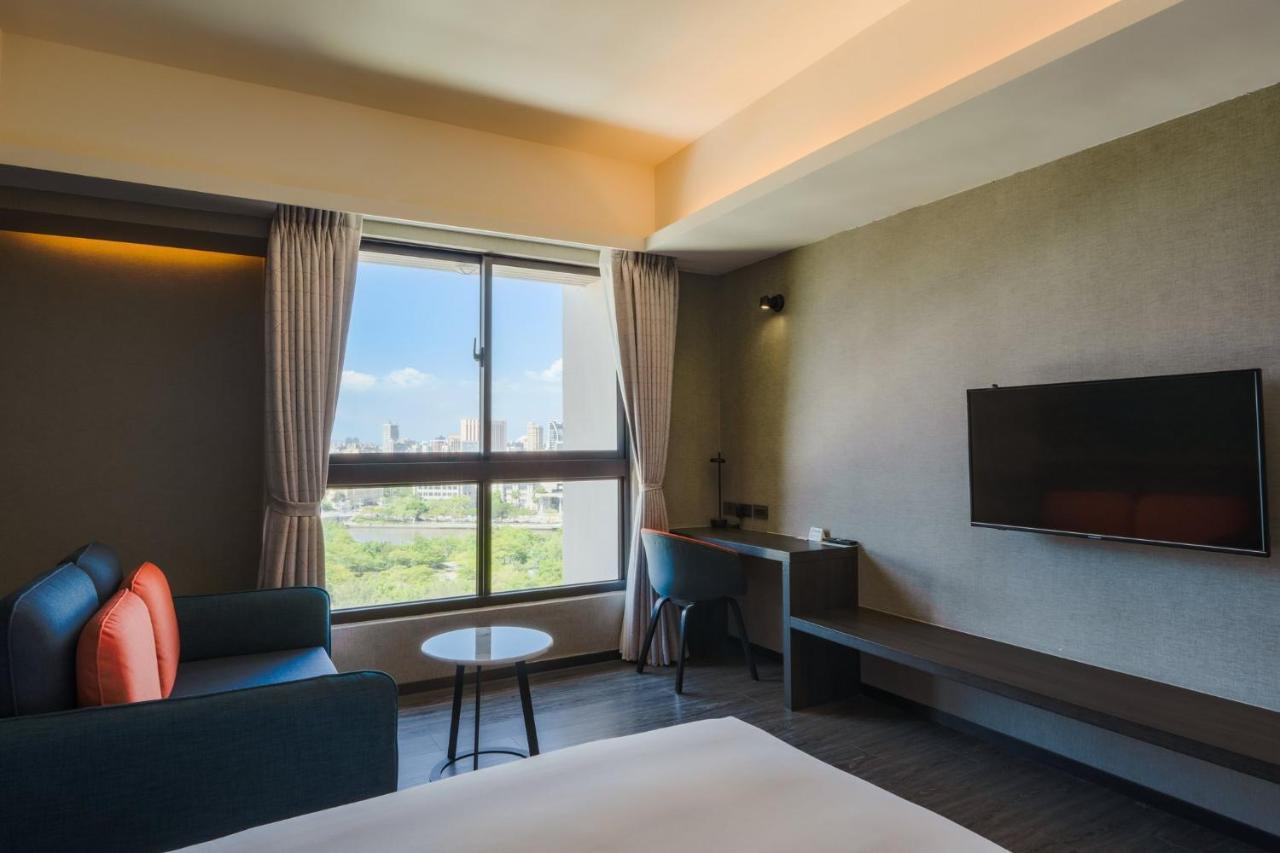 Holiday Inn Express Kaohsiung Love River By Ihg Exterior photo