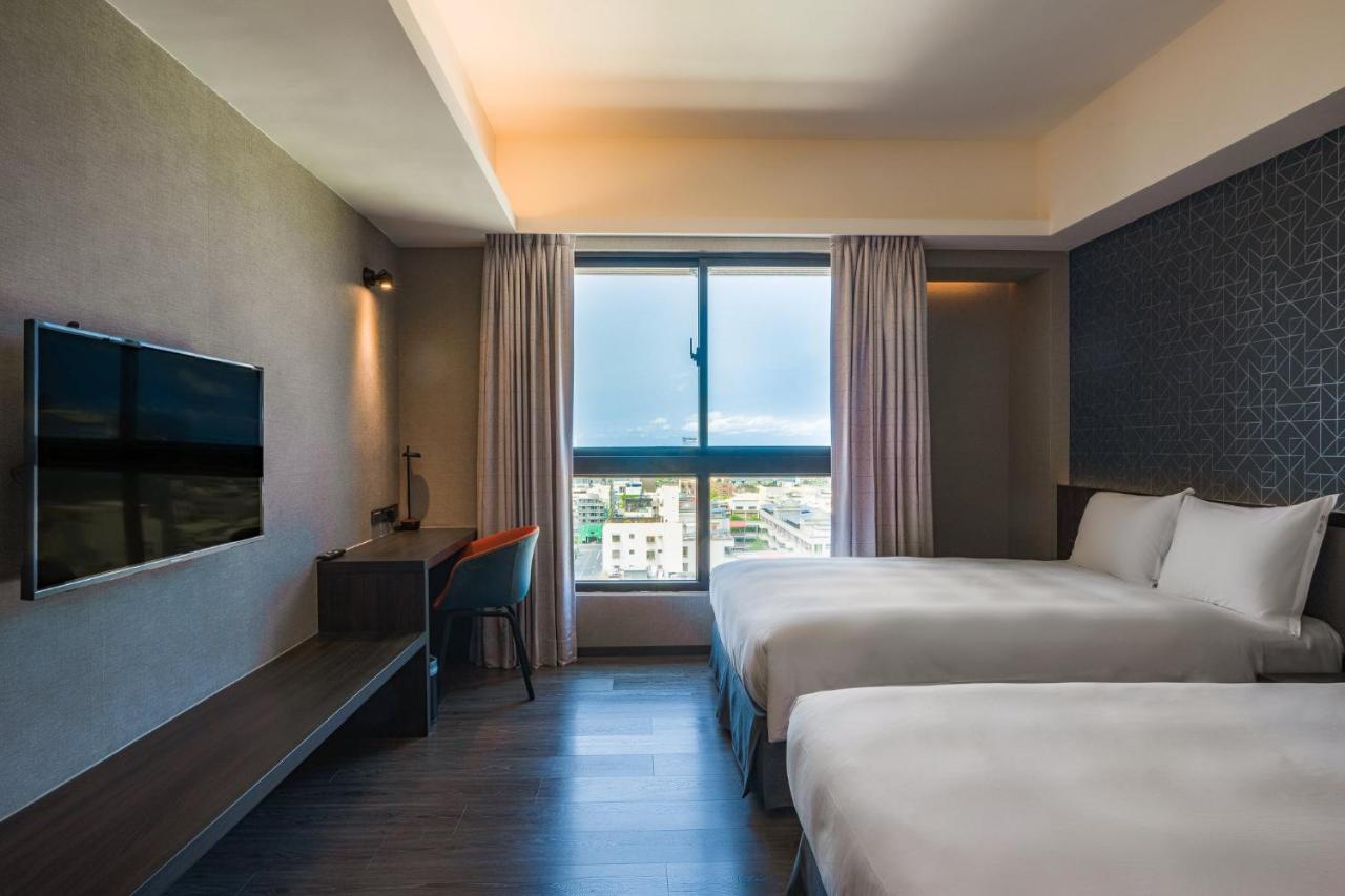 Holiday Inn Express Kaohsiung Love River By Ihg Exterior photo
