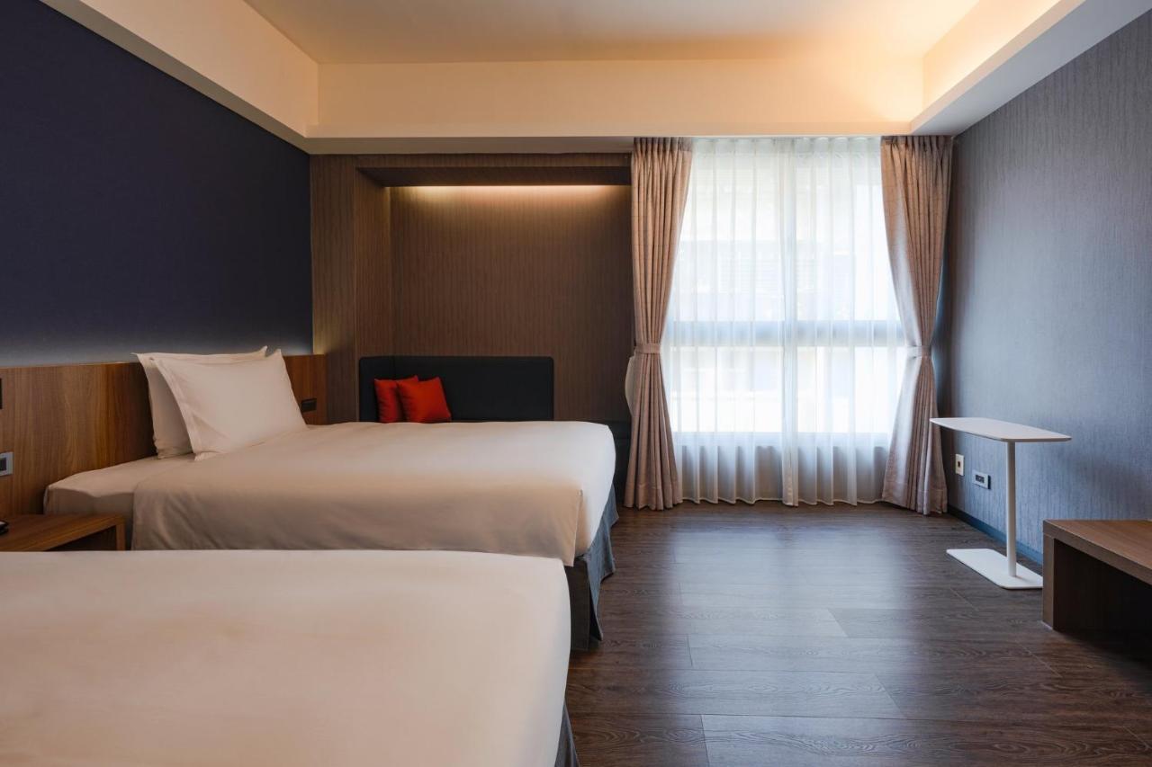 Holiday Inn Express Kaohsiung Love River By Ihg Exterior photo