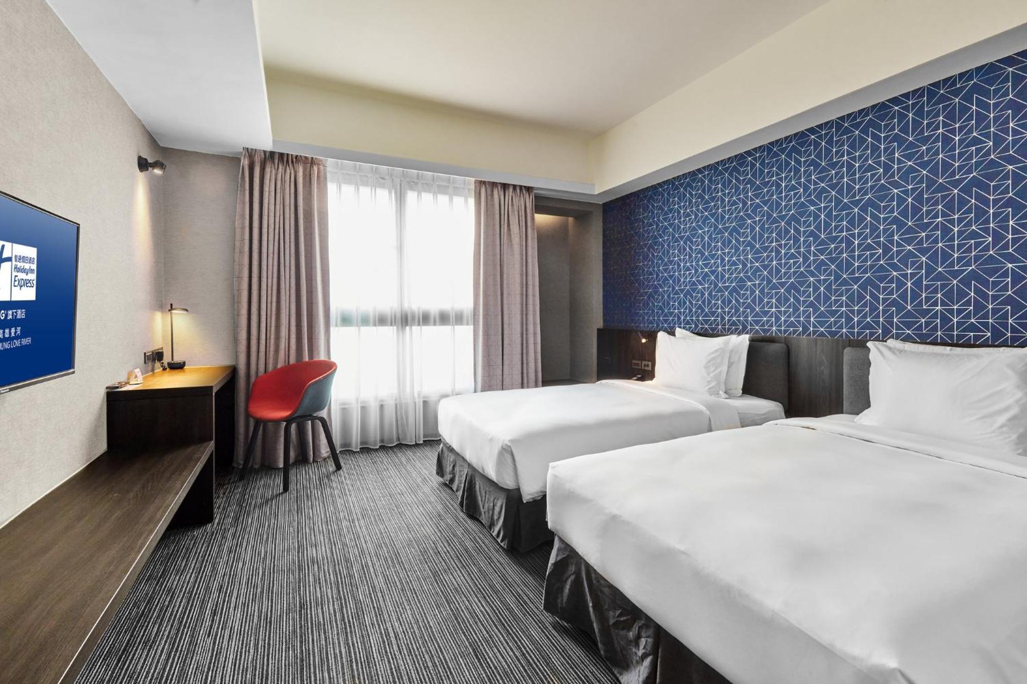Holiday Inn Express Kaohsiung Love River By Ihg Exterior photo