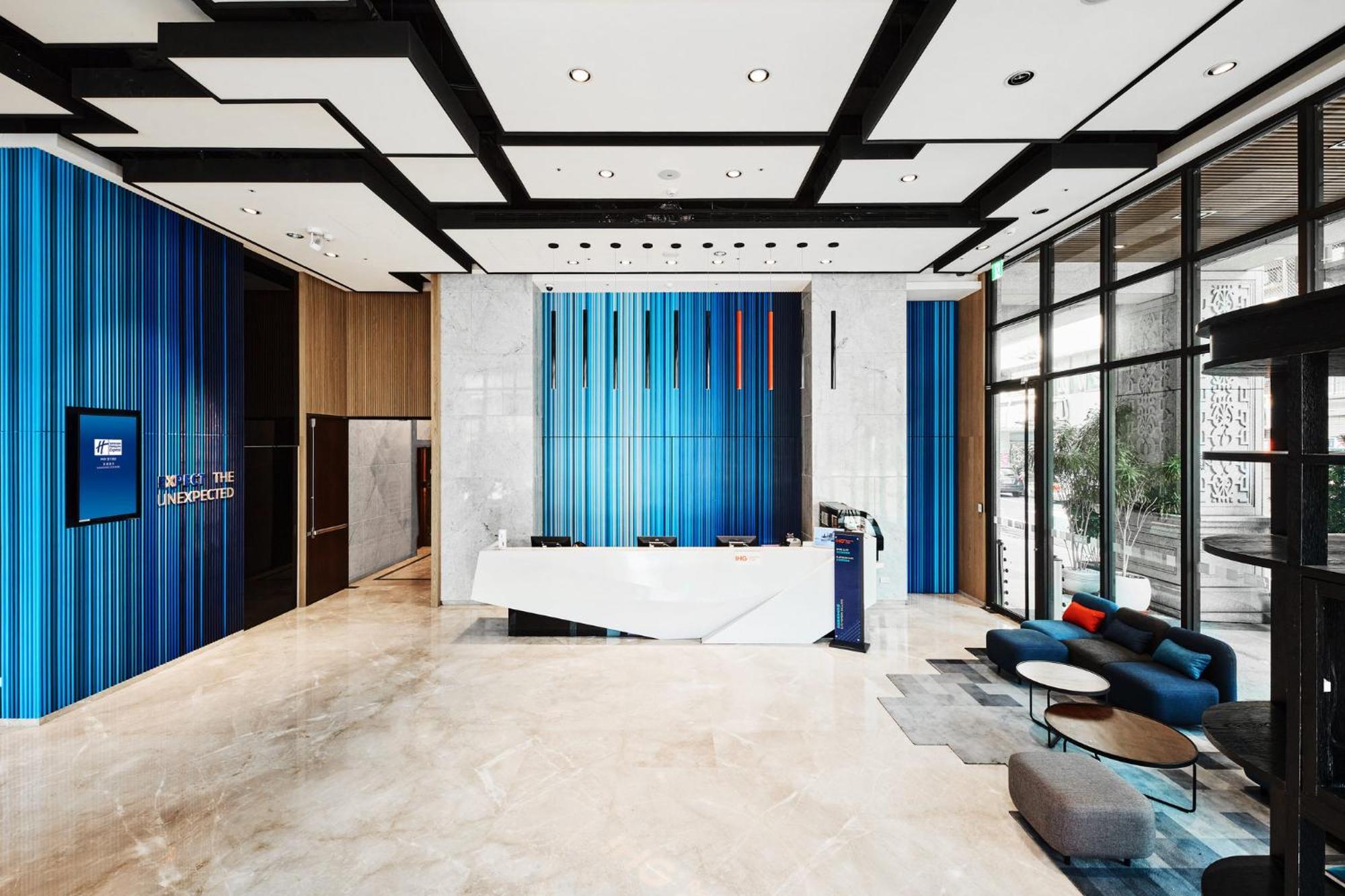 Holiday Inn Express Kaohsiung Love River By Ihg Exterior photo