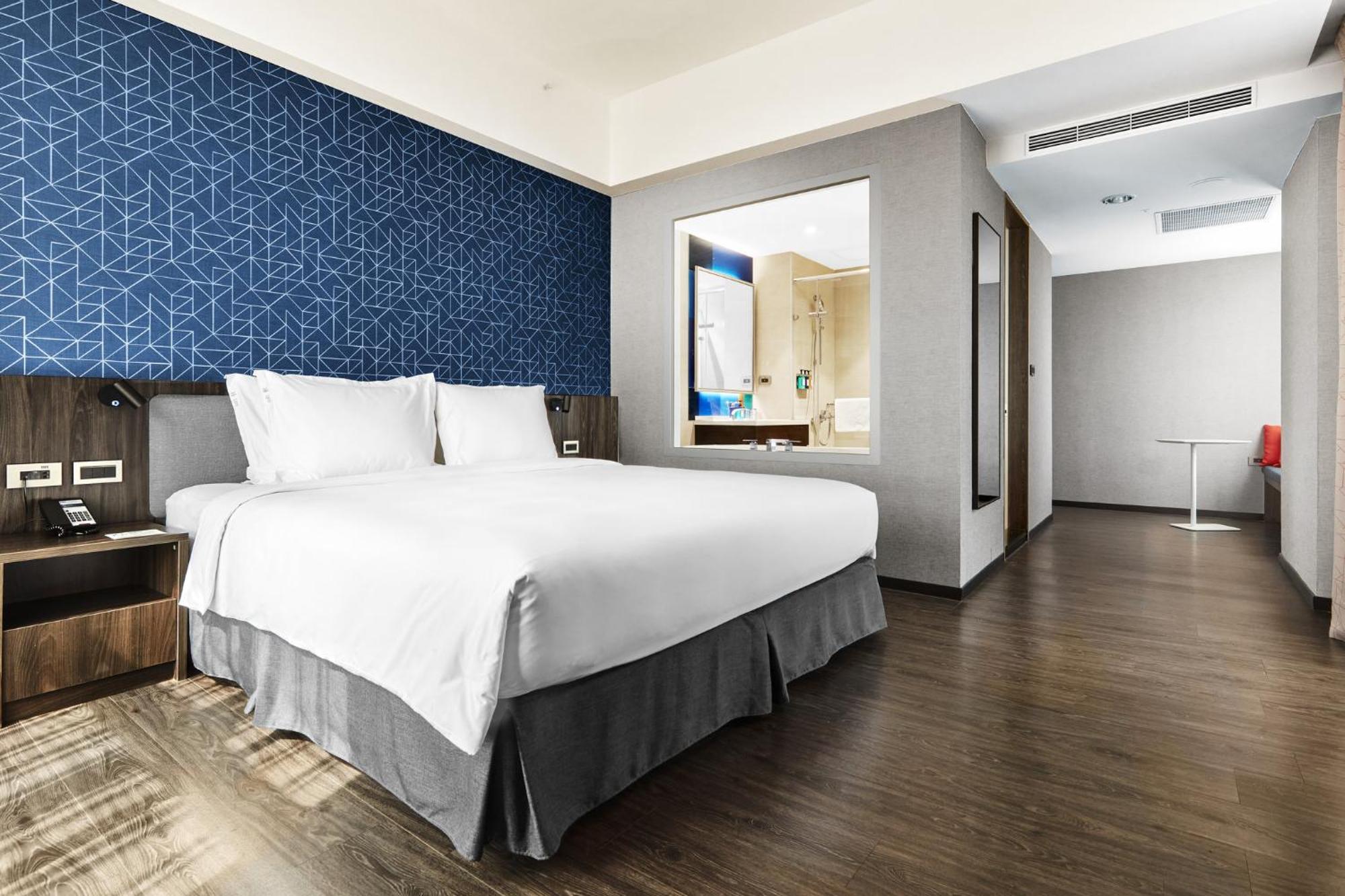 Holiday Inn Express Kaohsiung Love River By Ihg Exterior photo