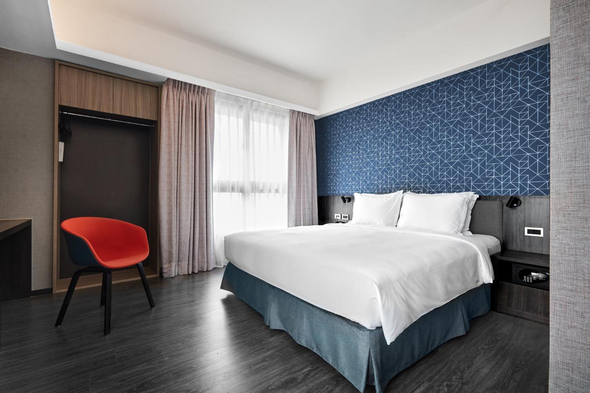 Holiday Inn Express Kaohsiung Love River By Ihg Exterior photo