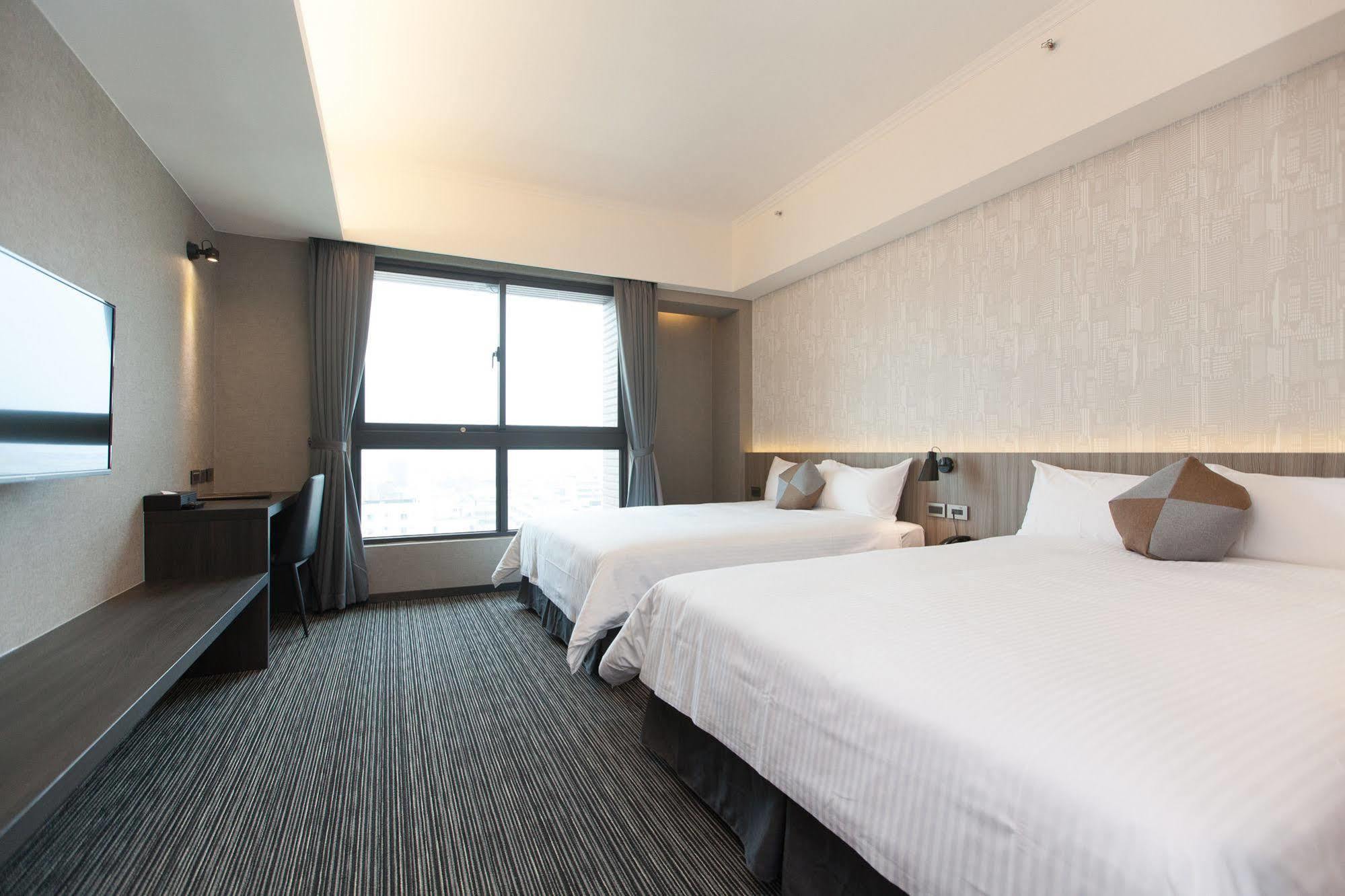 Holiday Inn Express Kaohsiung Love River By Ihg Exterior photo