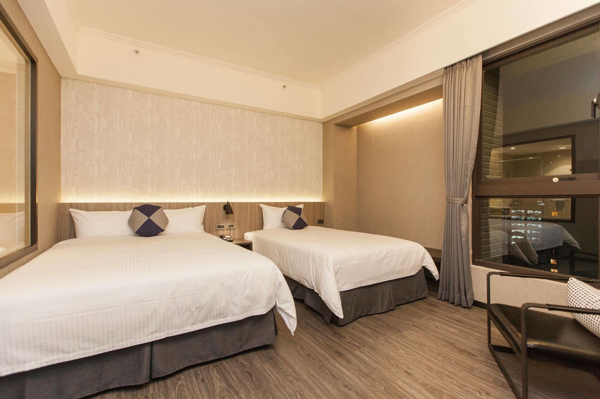 Holiday Inn Express Kaohsiung Love River By Ihg Exterior photo